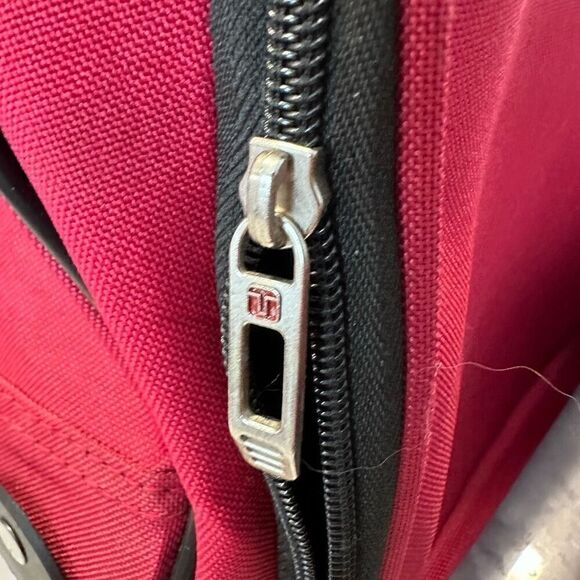 Tag Rolling Duffel Travel Suitcase with Extendable Handle and Toiletry Case Red - Picture 5 of 6